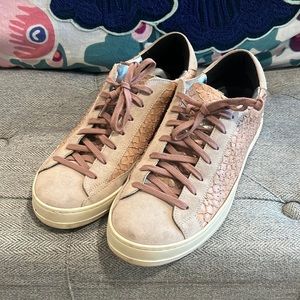 P448 mauve snakeskin shoes